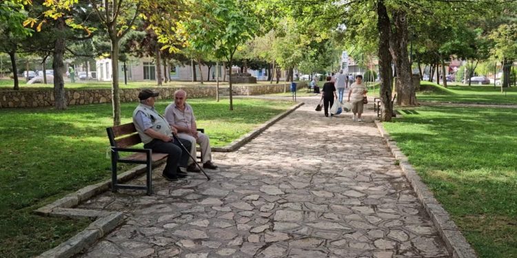 Pensionistët kthehen në punë: INSTAT raporton 120 mijë të angazhuar në 2024, 47% më shumë se një vit më parë.