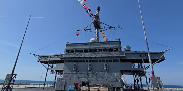 “Pentagoni” lundrues: Vizita historike e anijes simbole të marinës amerikane në Porto Romano.