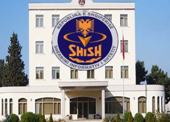 "Për bixhoz e drogë, shqiptarët…." / Detaje ekskluzive: Si lojërat e fatit të djalit 'fundosën' ish-drejtorin e SHISH. Bisedat: 'Plaku punon në SHIK'