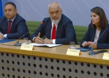 Për herë të parë në histori, një grua në drejtimin e Ministrisë së Brendshme: Rama i jep detyrat Albana Koçiut, thekson se nuk është kryepolici i vendit.