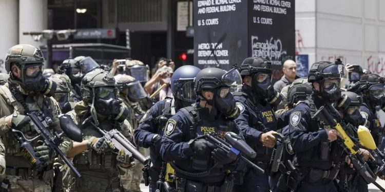Përballja me protestat në Portland: Trump kërkon dërgimin e trupave ushtarake pas veprimeve të Antifas, akuzon FBI-në për ngjarjet e 6 janarit.