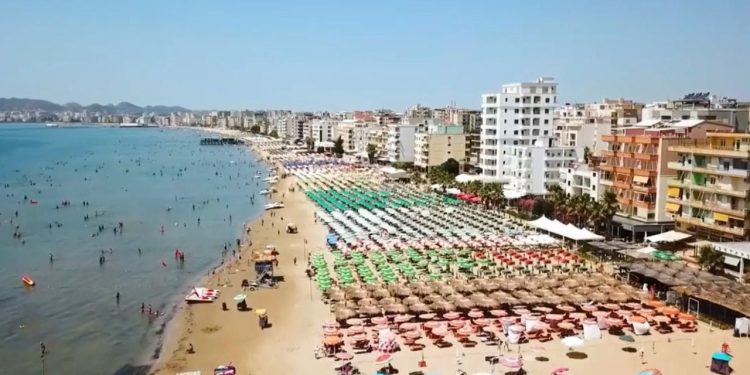 Përdhunimi i një turisteje 18-vjeçare, mediat italiane raportojnë për incidentin e rëndë në plazhin e Durrësit.