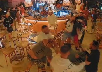 Përleshje masive në Korçë: Të plagosur tre persona nga përdorimi i karrigeve, thikave dhe shkopinjve të bejsbollit