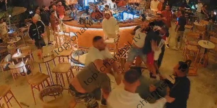 Përleshje masive në Korçë: Të plagosur tre persona nga përdorimi i karrigeve, thikave dhe shkopinjve të bejsbollit