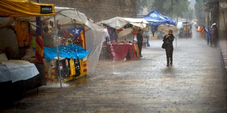 Përmbytjet shkatërruese godasin Spanjën, një jetë e humbur në Katalonjë