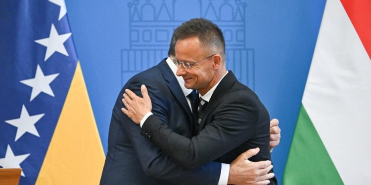 Përplasje diplomatike mes Bosnjës dhe Hungarisë: Budapesti mbështet Dodikun, Sarajeva përgjigjet me forcë.