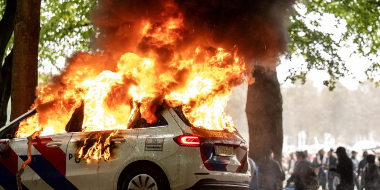 Përplasje të ashpra me forcën e policisë gjatë protestës ndaj emigracionit në Holandë