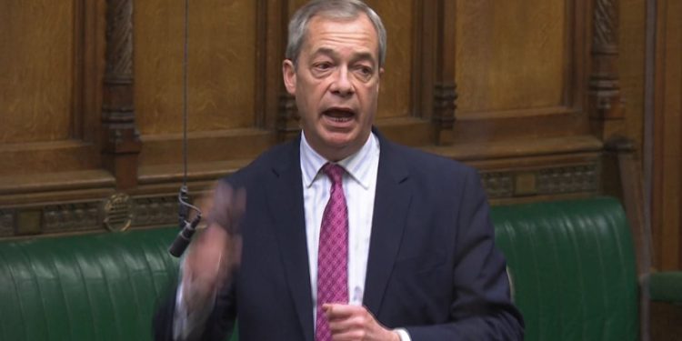 Planeti i Farage: Emigrantët nuk do të mund të fitojnë më leje të përhershme qëndrimi pas pesë vitesh