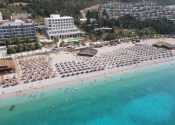 Plazhet më të pastra janë në Jugu me Ksamilin, ndërsa vijat bregdetare të Durrësit dhe Golemit rezultojnë më të ndoturat.