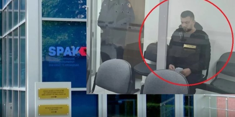 "Plumbi i Artë": Petrit Qoli e pyet Skerdi Tasen në GJKKO: A ishe ti personi që vrau ish-deputetin?
### Alternative Title
"Plumbi i Artë": Petrit Qoli interpelon Skerdi Tasen në GJKKO: A jeni ju ai që vrau ish-deputetin?