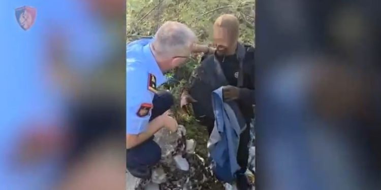 Policia e Shkodrës shpërndan pamjet e arrestimit të Ragip Gilës, me çorape në kokë dhe çantë në krahë