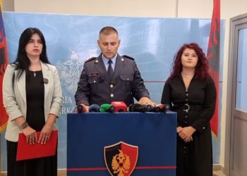 Policia e Shtetit u bën thirrje qytetarëve të kenë kujdes nga skemat piramidale online: Qëndroni larg investimeve që ofrojnë fitime të shpejta.
