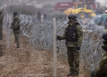 Polonia dislokon 40 mijë ushtarë në kufi/ Tensionet rriten pas rrëzimit të dronëve rusë, Franca nis avionë luftarakë.