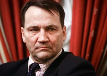 Polonia i bën akuzë Hungarisë: Ministri i Jashtëm thotë se po shantazhoni BE-në për Ukrainën dhe se e keni tepruar.