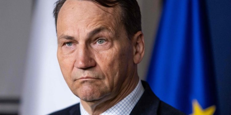 Polonia kërkon një takim të menjëhershëm në OKB pas sulmit me dronë nga Rusia dhe kufizon fluturimet në kufirin me Bjellorusinë.