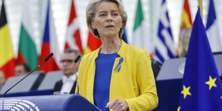 Presioni ndaj Von der Leyen rritet, e majta në Parlamentin Europian propozon mocion mosbesimi.