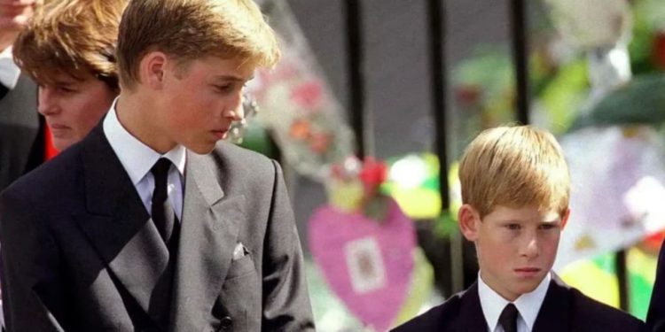 Princ Harry flet për momentet e vështira nga funerali i Dianës: Na e detyruan të ecim pas arkivolit, ishte një barbarizëm.