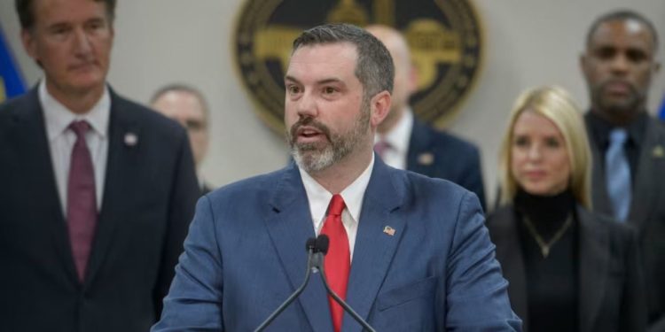 Prokurori i Përgjithshëm i Virxhinias njofton dorëheqjen e tij pas përpjekjeve të Trump për ta shkarkuar atë.