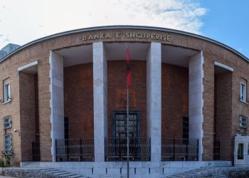 Pronat, ngadalësohet rritja e çmimeve / Banka e Shqipërisë: Në 6 muaj çmimet u rritën me 42%, interesi nga të huajt është duke rënë pak.