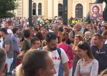 Protestat kthehen në Serbi! Tubim masiv në Beograd: Ne nuk harrojmë!  
Fillimi i shtatorit solli një valë protestash të mëdha në Serbi, duke sfiduar kështu shpresat e qeverisë për stabilitet.