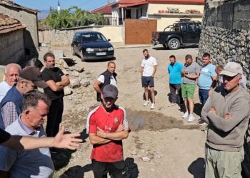 Protestë nga banorët e Zvezdës në Korçë: Rrugët po dëmtohen gjatë rregullimit të ujësjellësit