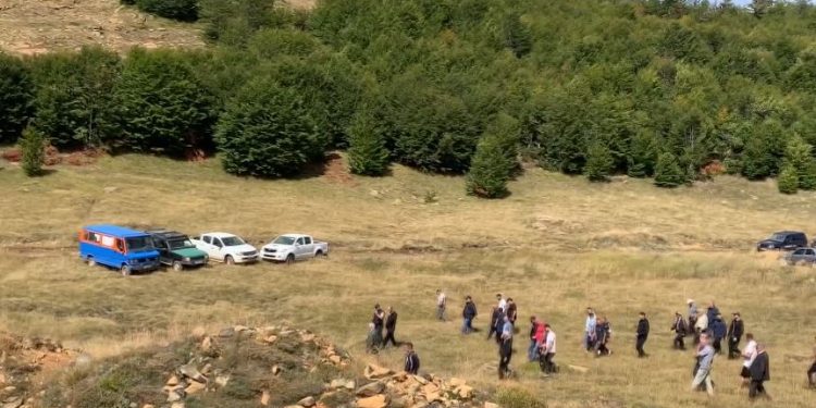 Protestë për burimet ujore në Sopë, banorët e Martaneshit i akuzojnë HEC-in e ri për mungesën e ujit në pesë fshatra.