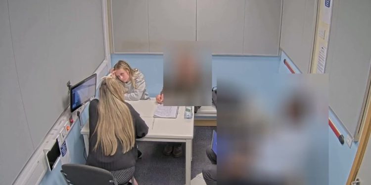 Punonjësja e çerdhes dënohet me 8 vjet burg për dhunë ndaj fëmijëve dhe për t’i mbyllur gojën kur ngushëlloheshin.