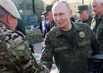 Putin në gatishmëri për konflikt me NATO-n? Mediat britanike raportojnë për rekrutim dhe rritje të tensioneve në kufijtë e aleancës ushtarake.