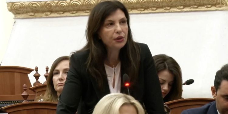 “Pyetja për Ruçin: A ka lejuar ndonjëherë të flasë një lodër teknologjike?” Topalli i thotë Peleshit: Kjo është hera e parë që ndryshoni rregulloren pa marrëveshje.