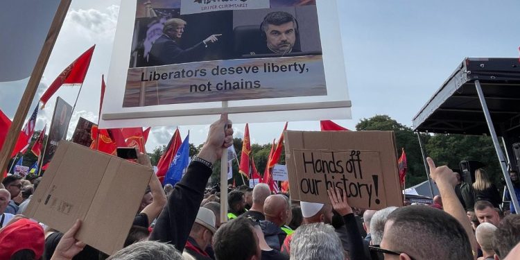 "Qeveria e Kosovës nuk po reagon" / Ish-u luftëtar i UÇK-së në Hagë: Aktakuzë të pabazuar për të sulmuar ata që kanë mbrojtur nderin e kombit shqiptar