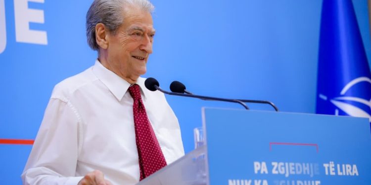 Qeveria e shkarkoi, Berisha: Veliajt i bëhet thirrje të shmangë Kushtetutën për të fituar lirinë nga burgu.