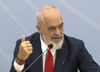 Rama paralajmëron punonjësit publikë që të mos "mbahen pas karrigeve": "Çfarë pamë me marrëveshjen me Emiratet, ishte e papranueshme."