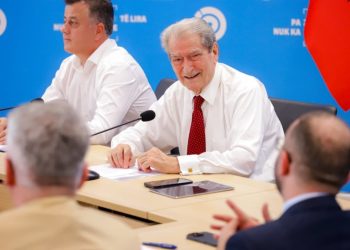Rama shpalli kabinetin e ri, Berisha: Të gjejnë ditët gjithnjë e më të errëta për Tiranën...