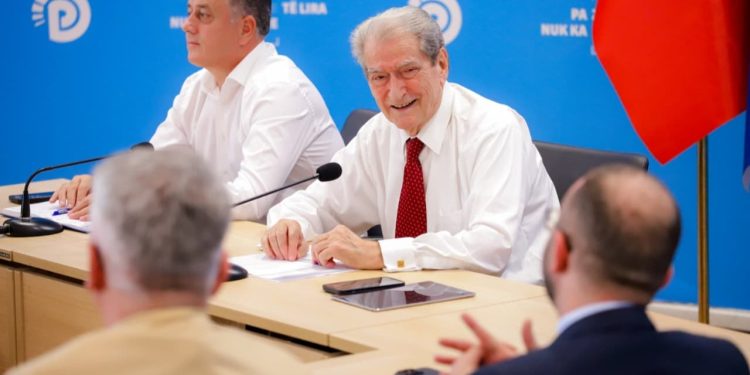 Rama shpalli kabinetin e ri, Berisha: Të gjejnë ditët gjithnjë e më të errëta për Tiranën...