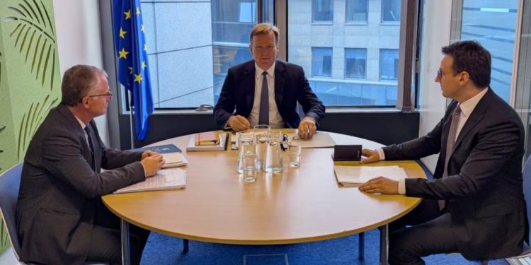 Raundi i dialogut Kosovë-Serbi në Bruksel përfundon pa arritje konkrete.