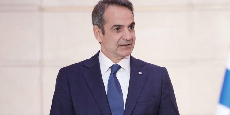 Rritja e çmimeve në Greqi: Mitsotakis propozon një paketë masash prej 1.6 miliardë eurosh, reformë e ndjeshme.