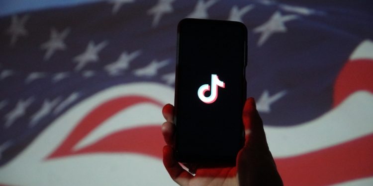 SHBA po afron një marrëveshje me Kinën për TikTok, thotë Sekretari i Thesarit.