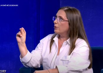 “SPAK konfiskon 978 telefona”, gazetarja Hoxha ndriçon ‘aksionin’ e Prokurorisë së Posaçme: 11 zyrtarë të thirrur, në hetim për tenderin e oksigjenit.