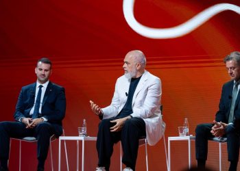 Samiti në Slloveni: Rama moderatores përgjigjet, “Jo, nuk pres asnjë sekondë! Kam ardhur për të folur.”