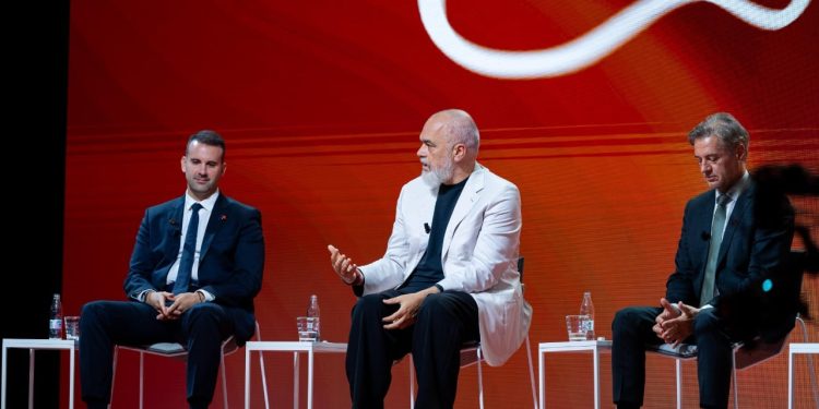 Samiti në Slloveni: Rama moderatores përgjigjet, “Jo, nuk pres asnjë sekondë! Kam ardhur për të folur.”