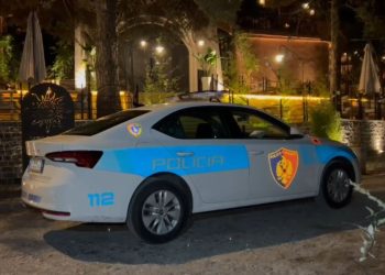 Sherri i madh në lokal: Pronari në Korçë kapet duke shkelur ligjin, policia arreston 10 të dyshuar.