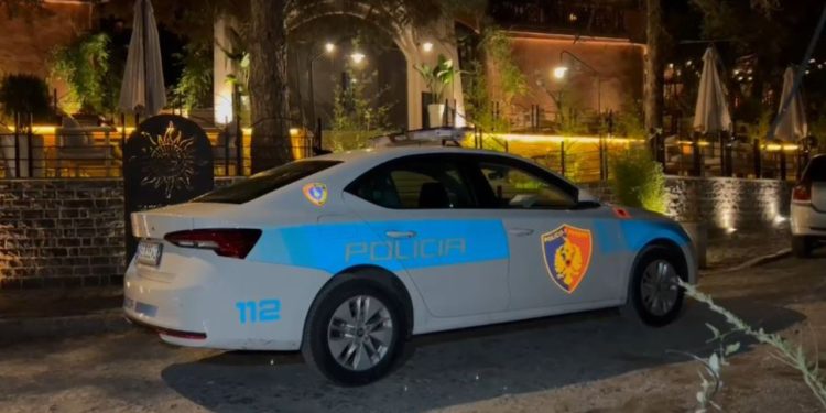 Sherri i madh në lokal: Pronari në Korçë kapet duke shkelur ligjin, policia arreston 10 të dyshuar.
