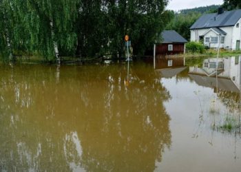 Shira të forta dhe përmbytje të pazakonta në Suedi, autoritetet këshillojnë shoferët të evitojnë lëvizjen në 4 komuna.