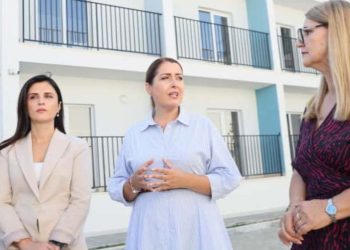 Shkolla "Benardina Qerraxhia" në Durrës hap dyert/ Manastirliu: Një institucion me standarde evropiane, model kombëtar për shkollat sportive.