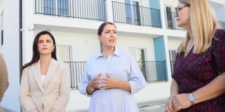 Shkolla "Benardina Qerraxhia" në Durrës hap dyert/ Manastirliu: Një institucion me standarde evropiane, model kombëtar për shkollat sportive.