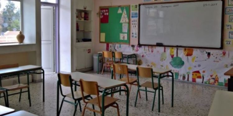 Shkollat në Greqi me numër në rënie nxënësish, mbi 700 institucione arsimore mbyllen në vendin fqinj.