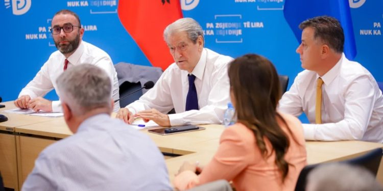 Shqipëria nis kapitujt e negociatave, BE e vlerësan ritmin pozitiv; Berisha: Vendi ynë nuk përmbush asnjë kriter në këtë proces.