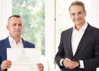 Shqiptari shpëtoi dy fëmijë dhe merr nënshtetësinë greke nga kryeministri Mitsotakis: Veprimi i tij heroik është një shembull i humanizmit.