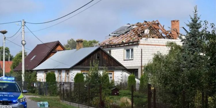 Shtëpi të shkatërruara: Pamjet nga fshati që u prek nga droni rus në Poloni