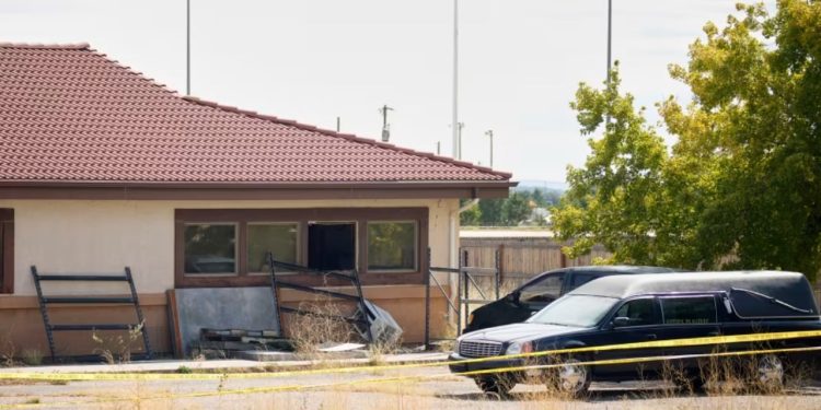 Skandal në Kolorado: Pronari i shtëpisë funerale përfshihet në raportime me 191 kufoma, kundërshton dënimin e lehtë prej 20 vitesh burg.